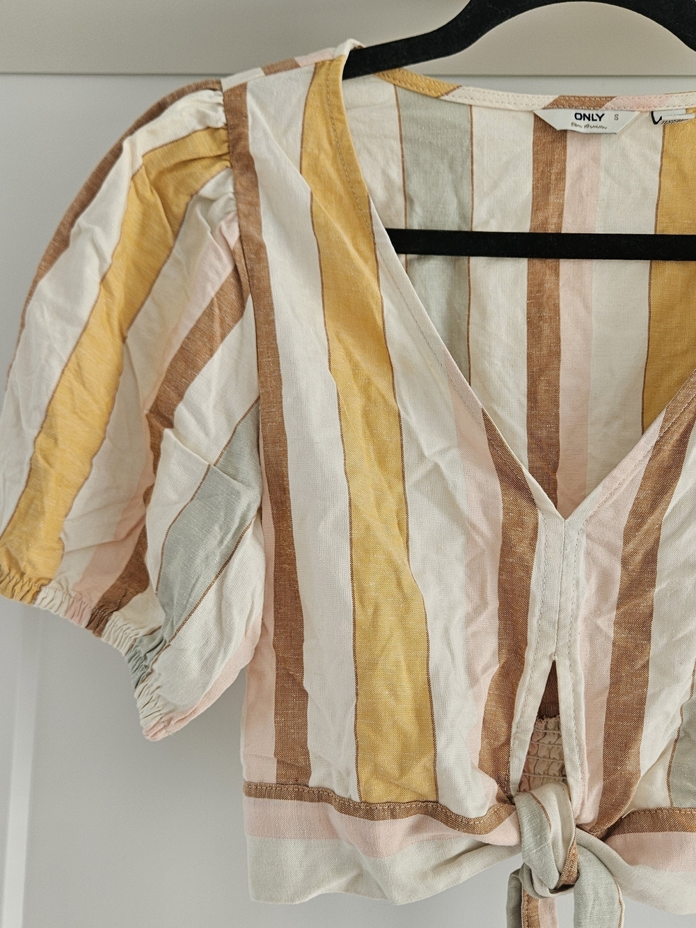 ONLY Pastel Striped Tie-Front Crop Top in Yellow, Pink, Green, Blue, Brown - Picture 2 of 5